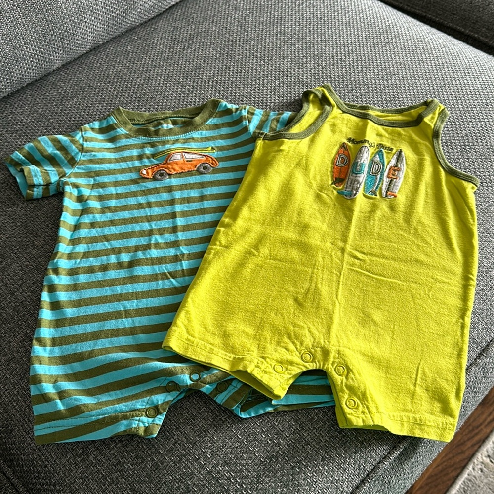 Preloved Carter’s rompers, set of 2, Size 6